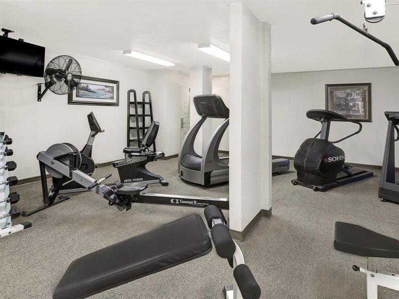 Value Suites Extended Stay - Arlington Kültér fotó