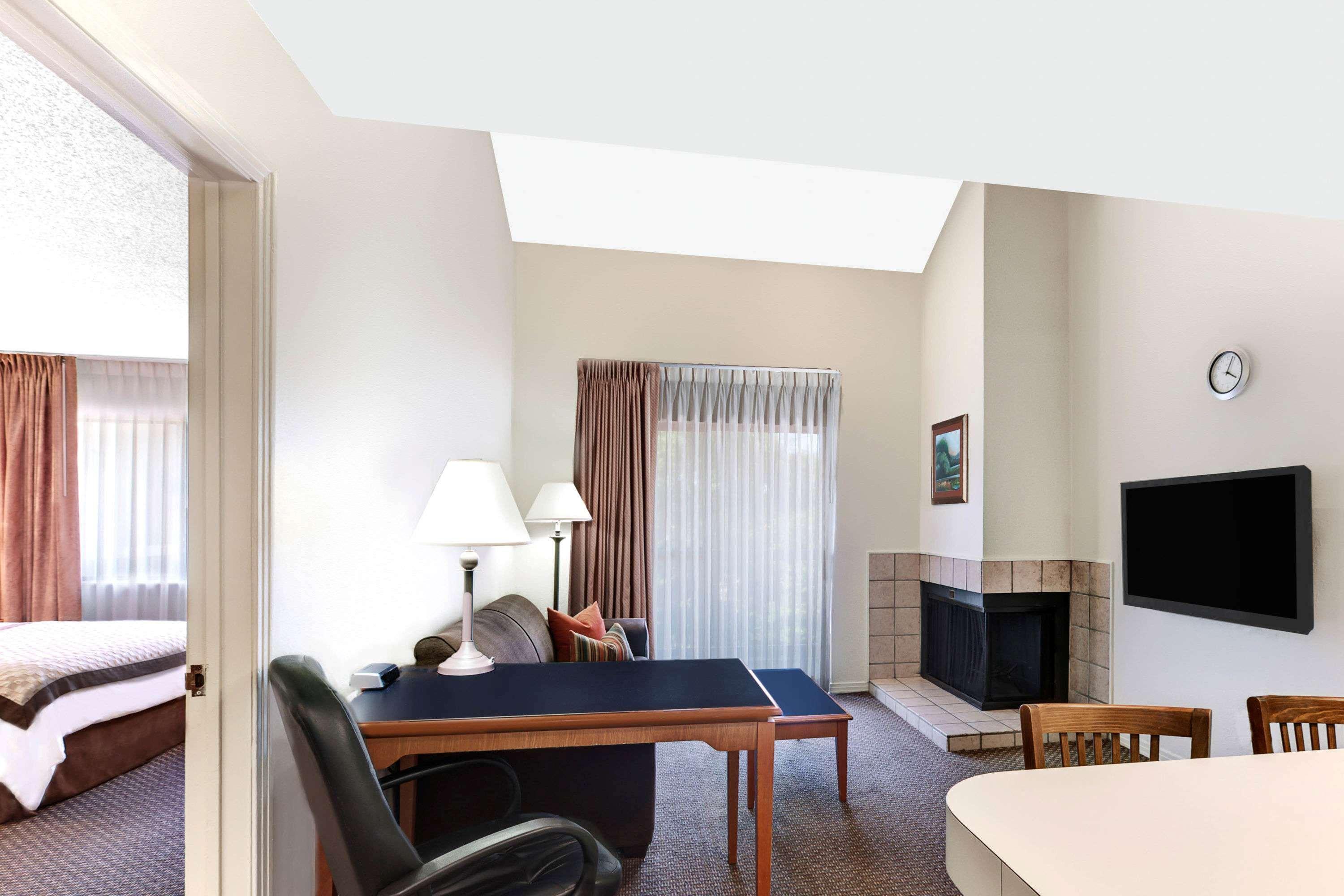 Value Suites Extended Stay - Arlington Kültér fotó